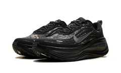 Vomero Plus "Black / Dark Smoke Grey / Anthracite / Metallic Dark Grey" IM3985 001