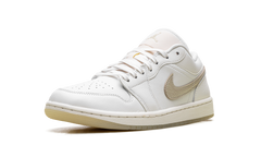 1 Low SE WMNS "Metallic Team Gold" HV5157 100